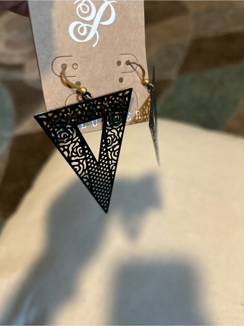 Stylish Black Filigree Triangle Drop Earrings - Unbranded